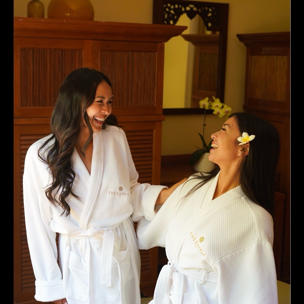 The Kahala Luxury spa bathrobe One Size Fits Most - Picture 3 of 5